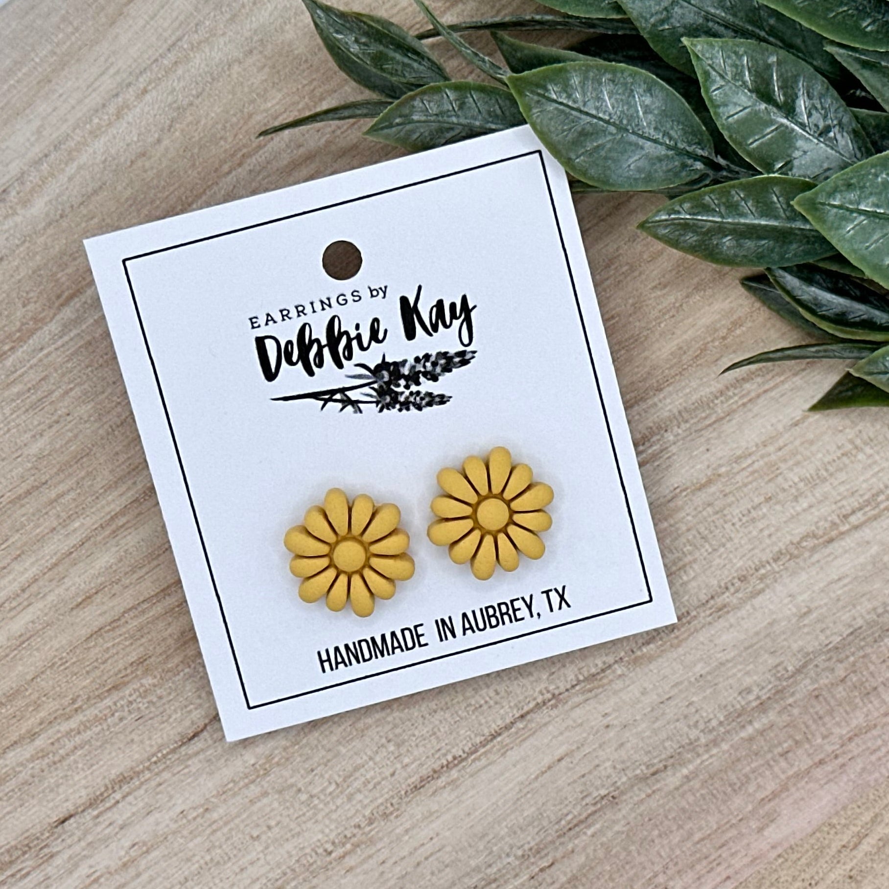 Maize Daisy Studs